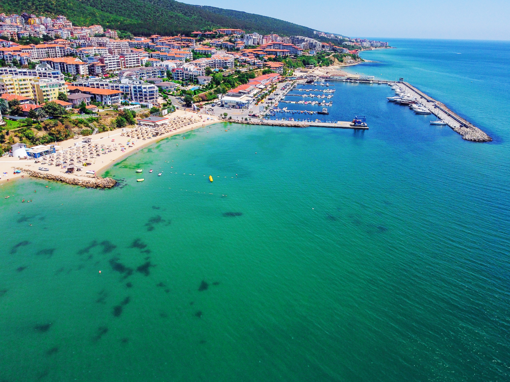 Fotografia lotnicza. Panoramiczny widok na port morski Sveti Vlas w Bułgarii