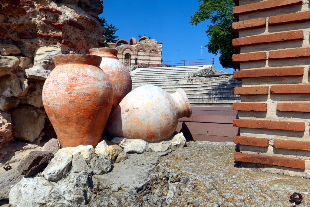 Ruiny starożytnego teatru na starym mieście w Nesebar. Bułgaria. Nesebar znajduje się na liście światowego dziedzictwa UNESCO
