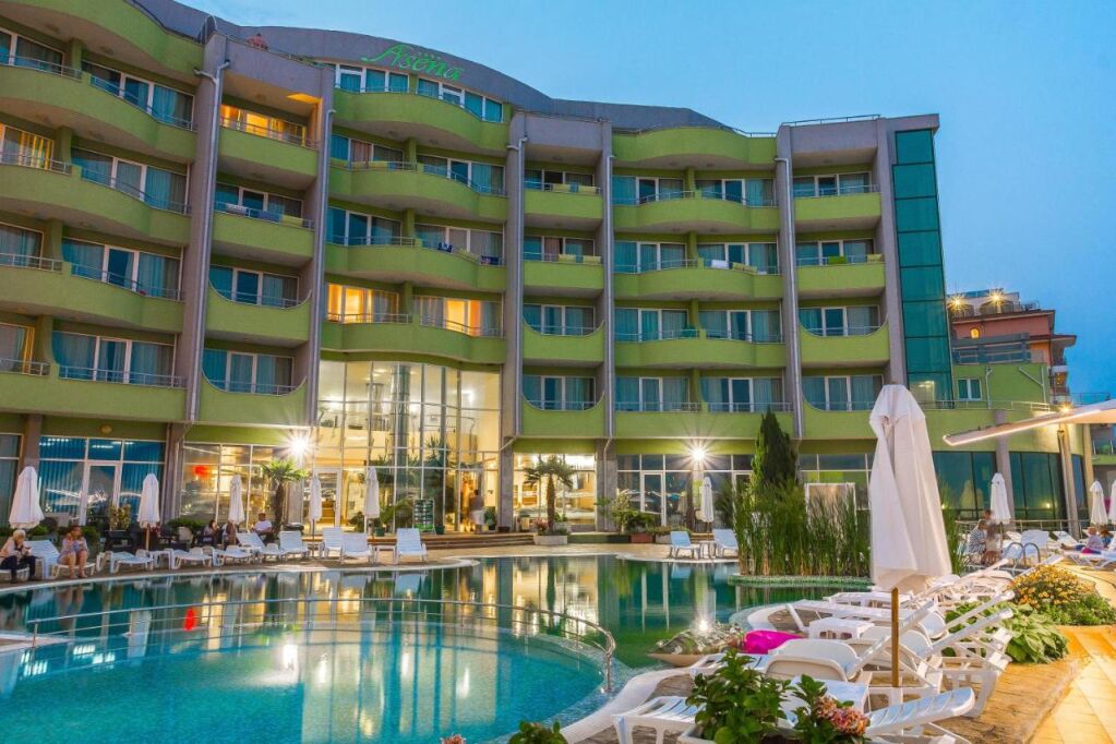  basen w MPM Hotel Arsena, fot. booking.com, hotele w Nesebyr