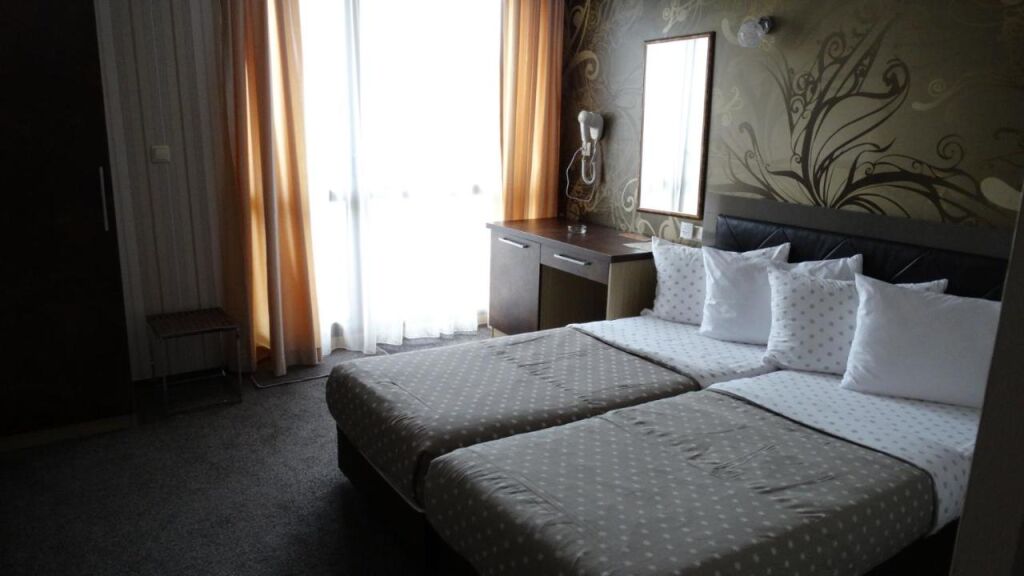  pokój w Hotel Lazur, fot. booking.com