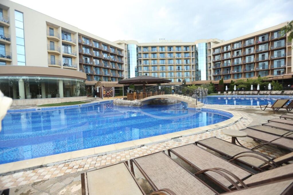  basen w Hotel Tiara Beach – All Inclusive, fot. booking.com